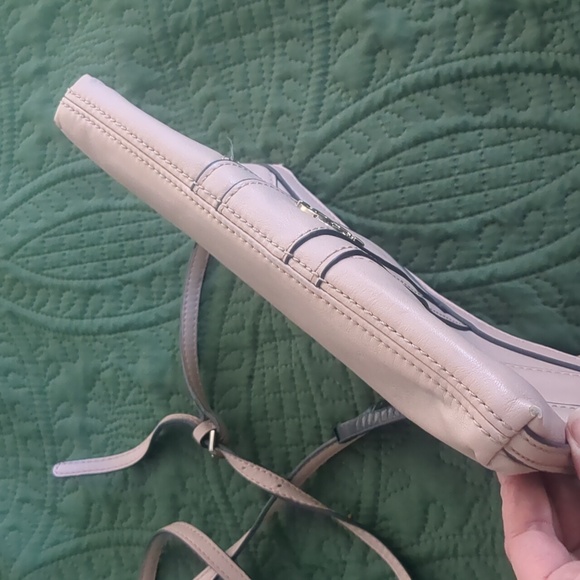 Guess crossbody purse taupe - Picture 9 of 13